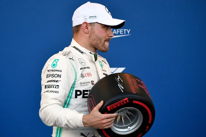Valtteri Bottas bo štartal iz prvega mesta. FOTO: AFP