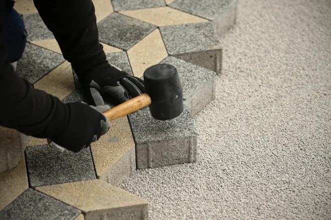 Majski koledar je nasičen z obletnicami. Nam te kaj povedo? FOTO: Jure Eržen