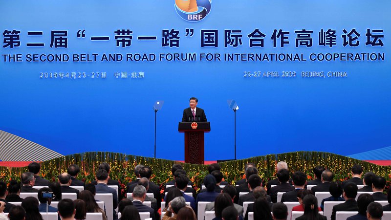 Fotografija: Prvega foruma za mednarodno sodelovanje vzdolž pasu in ceste v Pekingu pred dvema letoma se je udeležilo 29 voditeljev držav, tokrat pa se jih je zbralo 37. FOTO: AFP