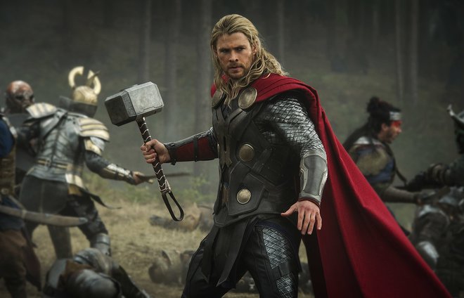 Neverjetno močan bog Thor je pogosto upodobljen v stripih in filmih. Na fotografiji prizor iz filma <em>Thor</em>.
