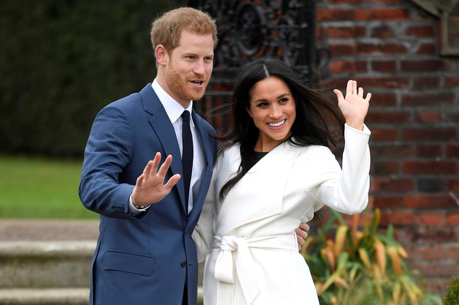 Šesti v vrsti za britansko krono, 34-letni princ Harry, z ženo Meghan Markle. FOTO: Reuters