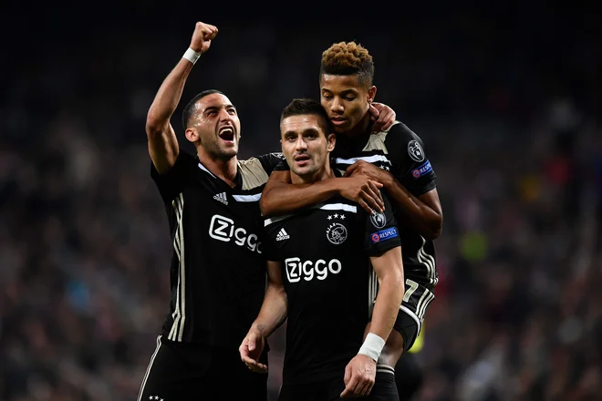 Ajax je v tej sezoni zabil že 160 (!) golov, v njegovem napadu igrajo odlično uigrani Hakim Ziyech (Maroko), Dušan Tadić (Srbija) in David Neres (Brazilija). FOTO: AFP