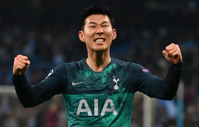 Korejski napadalec Son Heung-Min zaradi rumenih kartonov ne bo mogel pomagati Tottenhamu v prvi tekmi z Ajaxom. FOTO: AFP