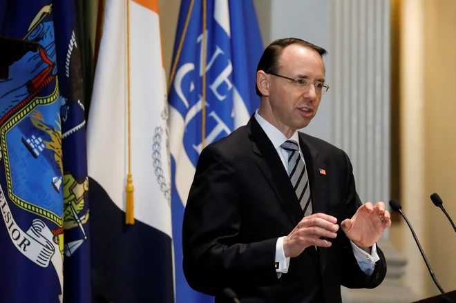 Rod Rosenstein je vztrajal na položaju, dokler je preiskava trajala. FOTO: Shannon Stapleton/Reuters