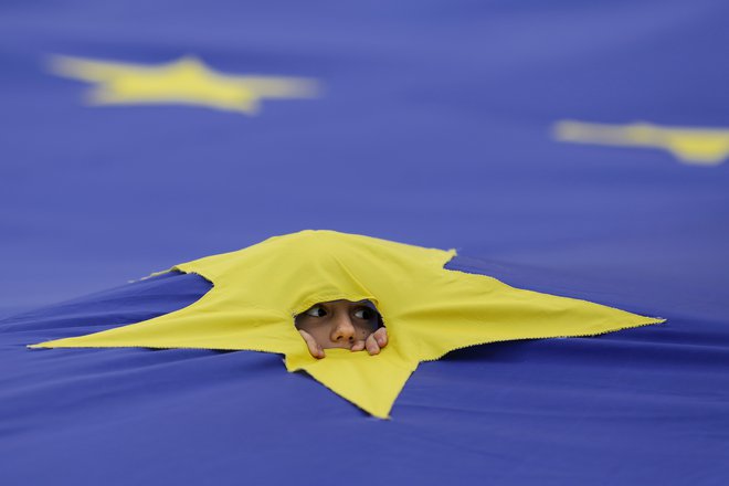 EU se zaradi kompleksnih notranjih postopkov odločanja težko reformira in uveljavlja na mednarodnem odru. FOTO: Reuters
