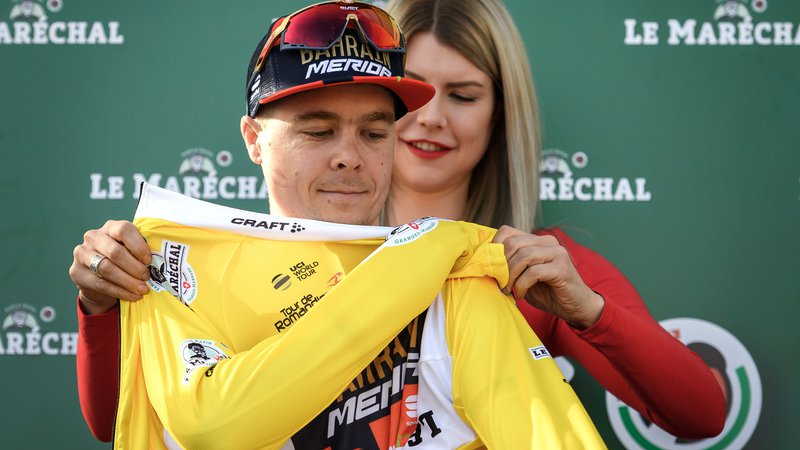 Fotografija: Tratnik je ob zmagi oblekel tudi rumeno majico vodilnega. FOTO: AFP