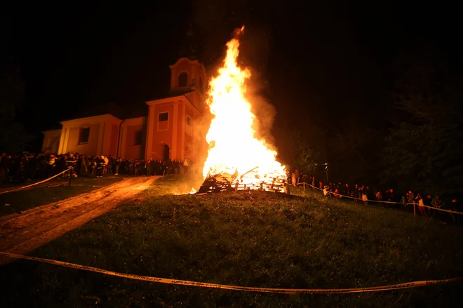 Eno večjih in najbolj obiskanih kresovanj bo tudi letos v organizaciji sindikatov potekalo na ljubljanskem Rožniku. FOTO: Jože Suhadolnik