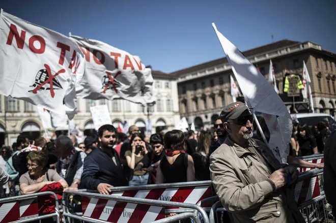 Do napetosti v Torinu je prišlo predvsem med policisti in gibanjem gibanja No TAV. FOTO: Marco Bertorello/AFP