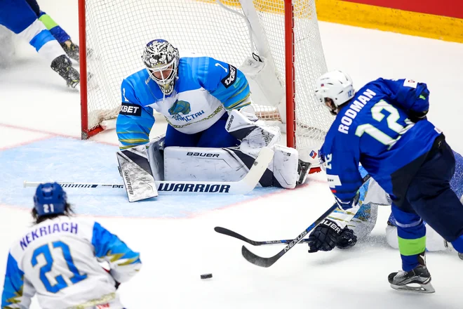 David Rodman je v prvi tekmi na turnirju takole meril na vrata Kazahstana. FOTO: Matic Klanšek Velej / Sportida