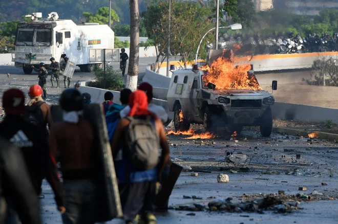 Dogajanje v Venezueli je zaostrilo tudi odnose med ZDA in Rusijo. FOTO: Federico Parra/AFP