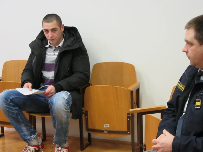 Amar Bajrić je imel v najetem vozilu pravo orožarno. FOTO: Nada Černič Cvetanovski