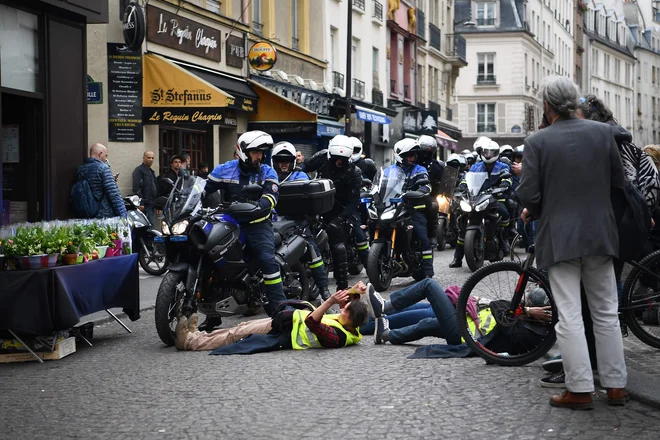 Še danes je v priporu 191 ljudi, med njimi 11 mladoletnih. FOTO: Anne-christine Poujoulat/Afp