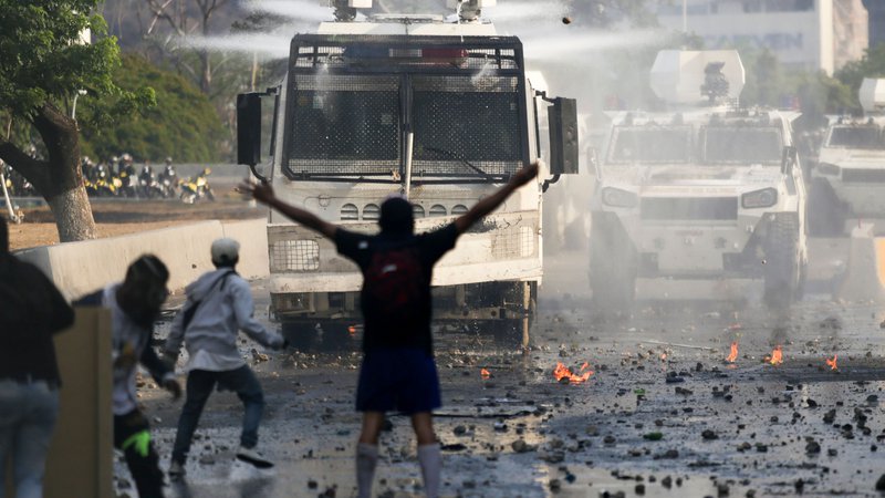 Fotografija: Nasprotniki režima so se udarili z vojsko. FOTO: AFP