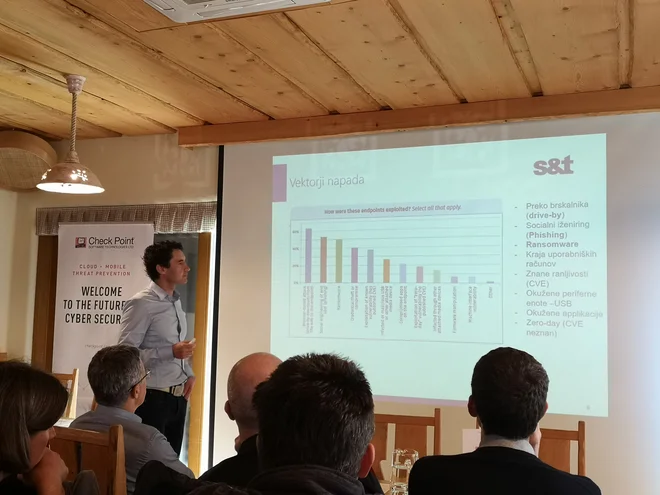 Tudi David Čebular iz S&amp;T Slovenija je opozoril, da se podjetja premalo zavedajo različnih nevarnosti, ki prežijo na njihove podatke in informacije ter predstavljajo resno grožnjo poslovanju. Foto Miran Varga