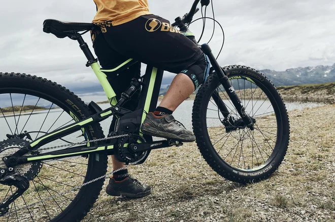 Električna podpora je na voljo v skoraj vseh segmentih koles, med drugim v gorskih kolesih, kar pa ni prav poceni. FOTO: Eurobike