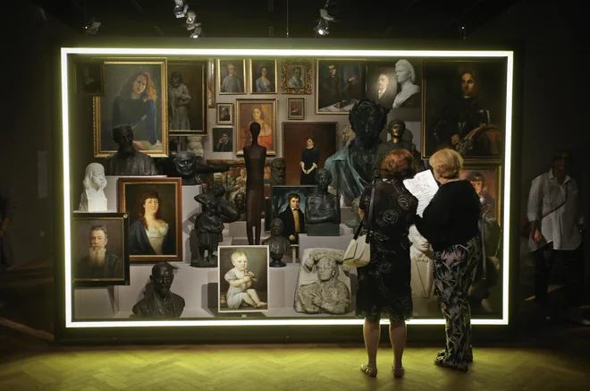 Zaradi izjemnega poslovanja Muzeja in galerij mesta Ljubljana bo njen direktor Blaž Peršin bogato nagrajen. Foto Jože Suhadolnik