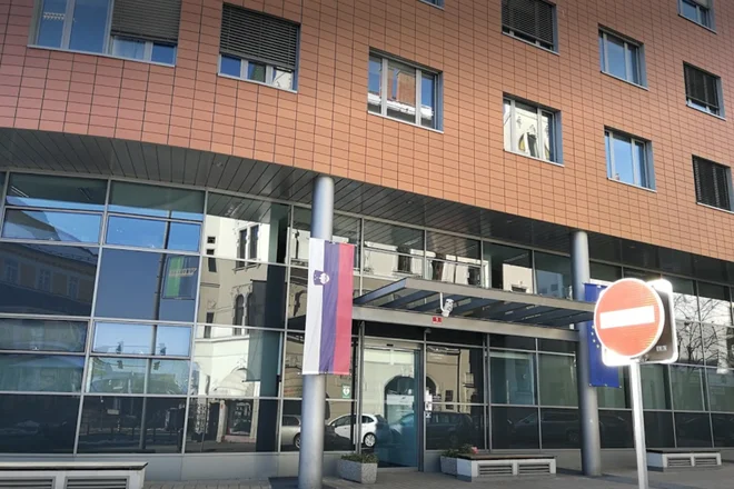 Obtožena je še vedno v priporu zaradi ponovitvene nevarnosti. FOTO: Aleš Andlovič