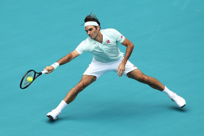 Pri Rogerju Federerju je vse videti zelo enostavno, za udarce porablja prav toliko energije, kot je potrebno, niti kančka več. FOTO: AFP