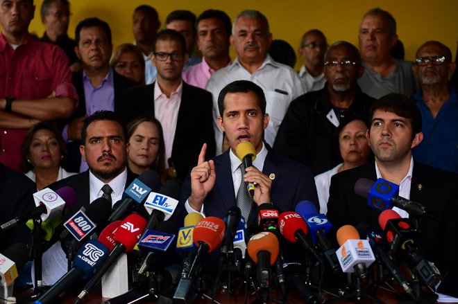 V torek je venezuelski opozicijski voditelj Juan Guaido svoje rojake pozval, naj predsedniku Nicolasu Maduru zadajo odločilni udarec. FOTO: Ronaldo Schemidt/AFP