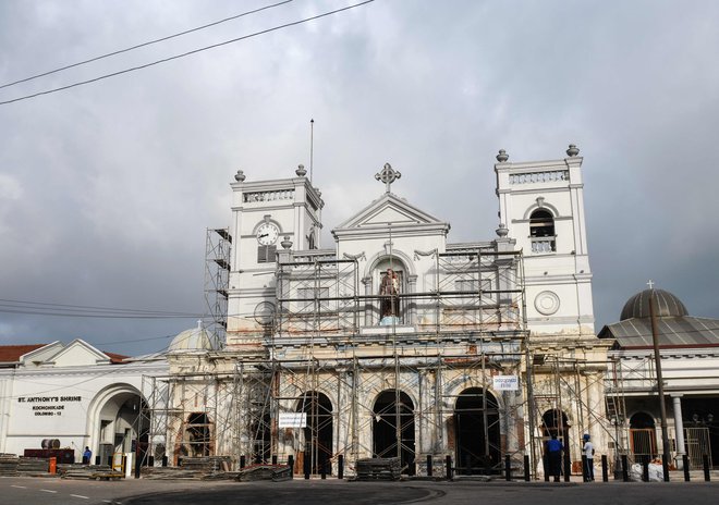Cerkev sv. Antona štirinajst dni po napadih. FOTO: Lakruwan Wanniarachchi/AFP