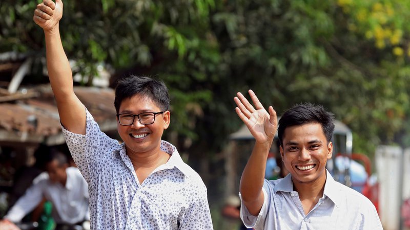 Fotografija: V zaporu sta novinarja Va Loun in Čo So U preživela več kot 500 dni. FOTO: Reuters