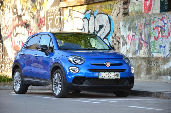 Fiat 500x je bil že doslej čedno oblikovanj mali križanec, z nekaj drobnimi popravki deluje še bolje. Foto Gašper Boncelj