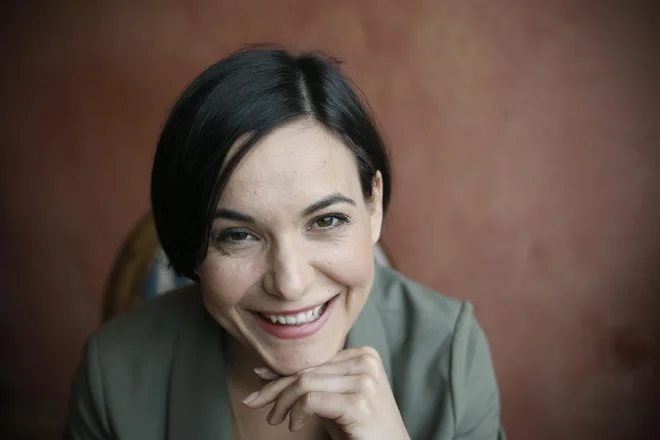 Pri njem mi je najbolj všeč, da so melodije in harmonije lepo povezane, pravi Nina Strnad.<br />
Foto: Blaž Samec