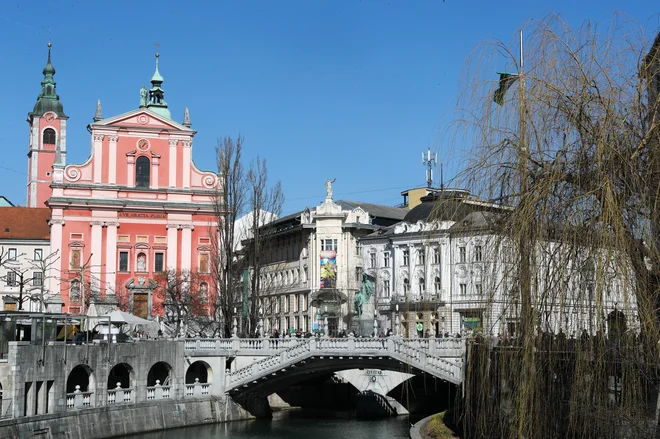 Tromostovje nad Ljubljanico v središču Ljubljane. FOTO Marko Feist