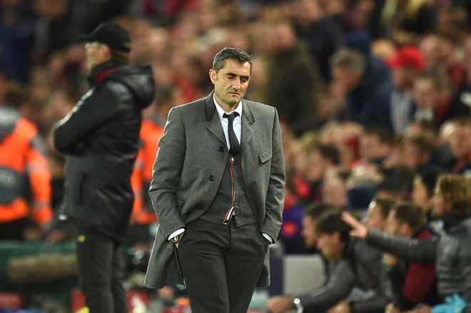 Ernesto Valverde je še drugič zapored v ligi prvakov obtičal pred finalom in ogrozil svoj obstoj na klopi španskega prvaka. FOTO: AFP