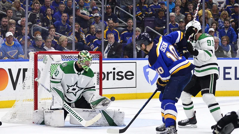 Fotografija: Ben Bishop je bil v vratih Dallasa izvrsten, a vseeno ni uspel preprečiti poraza zvezd. FOTO: Reuters