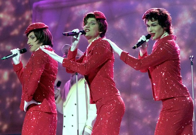 Slovenske Sestre so vsekakor naredile vtis leta 2002 in še vedno veljajo za eno najboljših slovenskih popevk na pesmi Evrovizije. FOTO: Reuters