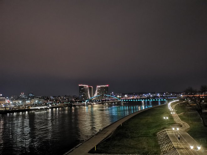 Beograd je kot vse prave prestolnice živahen tudi ponoči. FOTO: Milena Zupanič