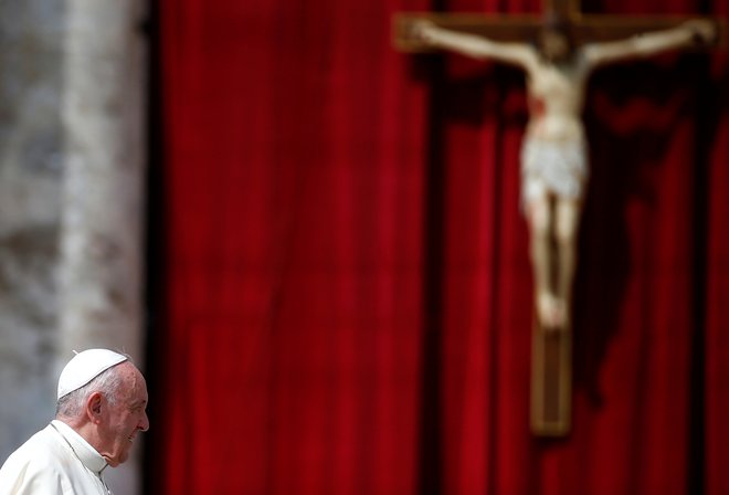 Papeška listina ščiti tiste, ki se izpostavijo s poročanjem o spolnih zlorabah. FOTO: Yara Nardi/Reuters