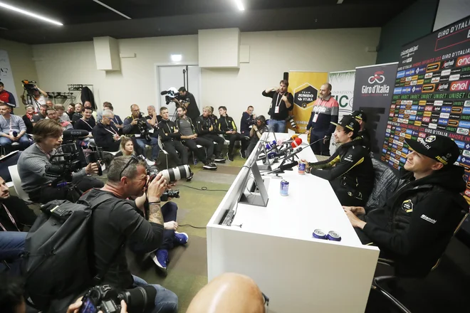 Konferenčna soba je bila skoraj premajhna. FOTO: Leon Vidic/Delo