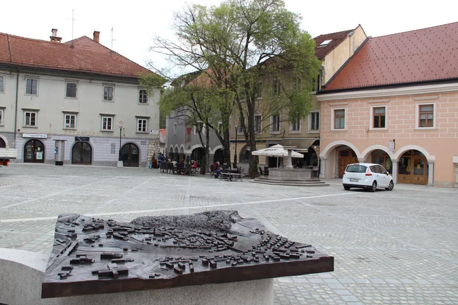 Danes se ves dan vrstijo dogodki, s katerimi zaznamujejo odprtje prenovljenega novomeškega središča. Foto Simona Fajfar