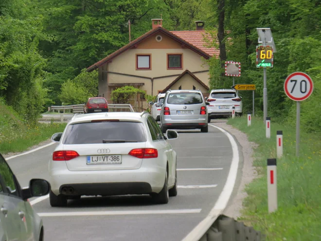 Blizu križišča za naselje Smrjene je država končala z gradnjo tretjega pasu. FOTO: Bojan Rajšek/Delo