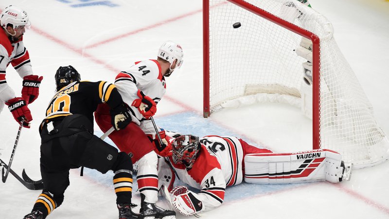 Fotografija: Hokejistom Bostona se je odprlo šele v zadnji tretjini. FOTO: Reuters