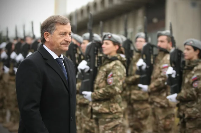 Erjavec zatrjuje, da je v primeru Škerbinca ravnal pravilno in zakonito. FOTO: Jure Eržen/Delo