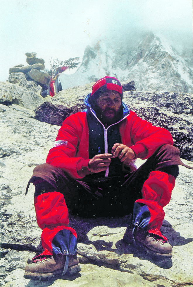 Novinar pod Everestom. FOTO: Nn