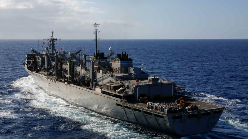 Fotografija: Napotitev USS Arlington na Bližnji vzhod je bila podobno kot v primeru letalonosilke načrtovana že dlje časa. FOTO: Reuters