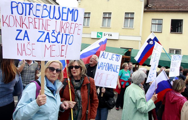 Protest proti migrantom v Črnomlju. FOTO: Roman Šipić