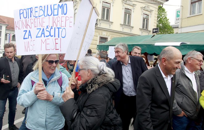 Protest proti migrantom v Črnomlju. FOTO: Roman Šipić