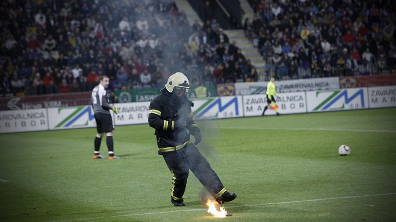 Fotografija: Na stadionu Ljudski vrt so razgreti navijači povzročili nemalo preglavic. (Fotografija je simbolična.) FOTO: Uroš Hočevar