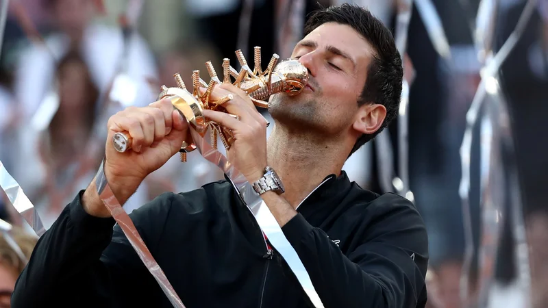 Fotografija: Novak Đoković je do tretje madridske lovorike prišel brez izgubljenega niza, le dva tedna pred Roland-Garrosom je spet ujel pravi ritem. FOTO: Reuters