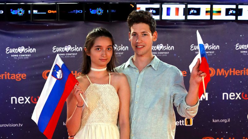 Fotografija: Zala Kralj in Gašper Šantl na rdeči preprogi Pesmi Evrovizije. Foto Jack Guez/Afp