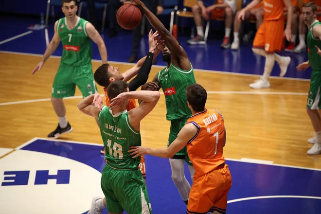 Stožiški košarkarji so zanesljivo osvojili Domžale. FOTO: Petrol Olimpija