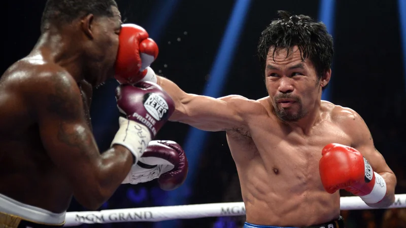 Fotografija: Manny Pacquiao (desno) je s prepričljivo januarsko zmago nad Adrienom Bronerjem dokazal, da še zdaleč ni za staro šaro. FOTO: USA Today Sports