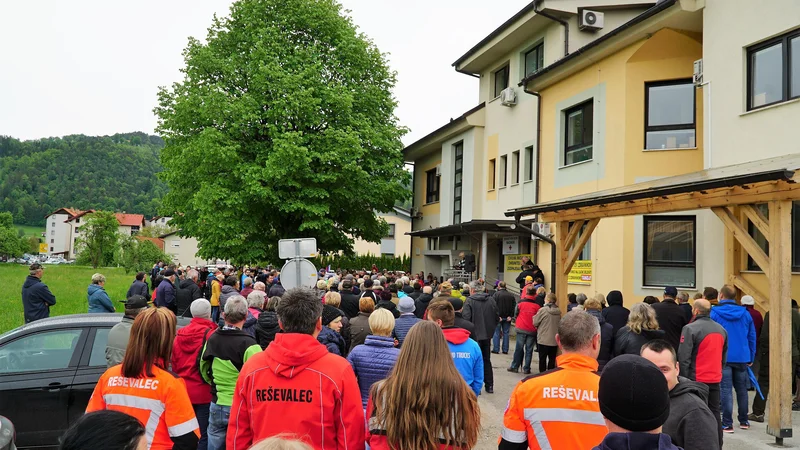 Fotografija: Protest Civilne iniciative za ohranitev zdravja Zgornjesavinjčanov pred ZD Nazarje. FOTO: Brane Piano