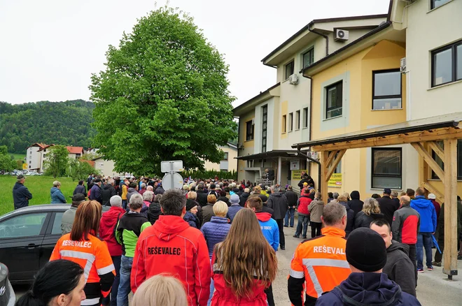Protest Civilne iniciative za ohranitev zdravja Zgornjesavinjčanov pred ZD Nazarje. FOTO: Brane Piano