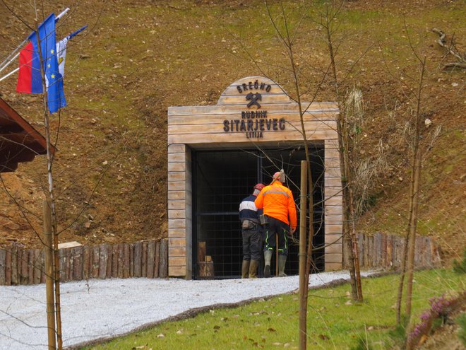 Vhod v rudnik FOTO: Bojan Rajšek/Delo